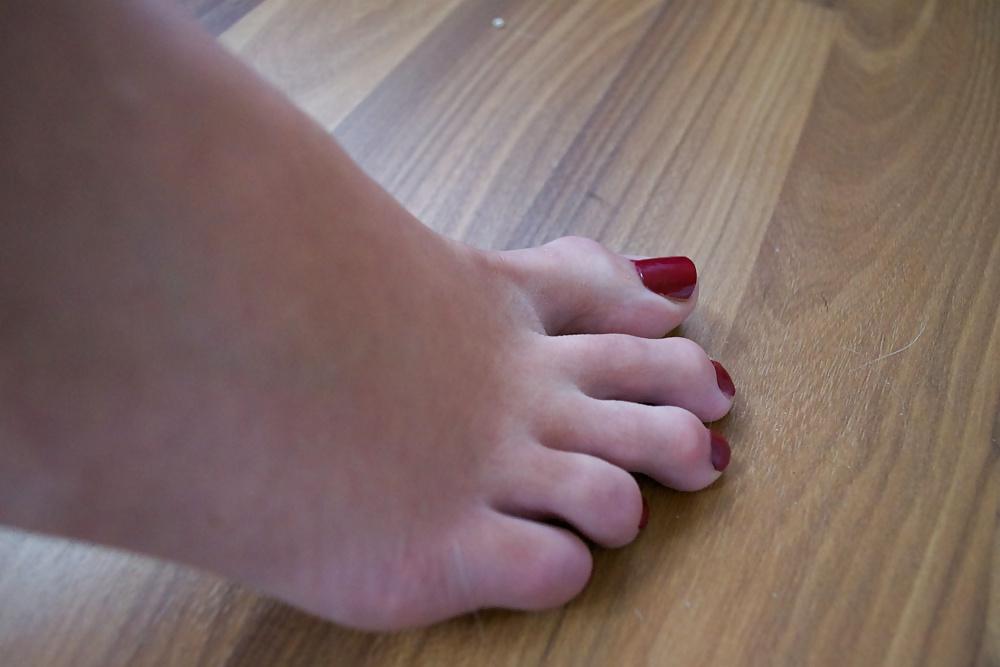 21P Jackie's bare feet and sexy toes