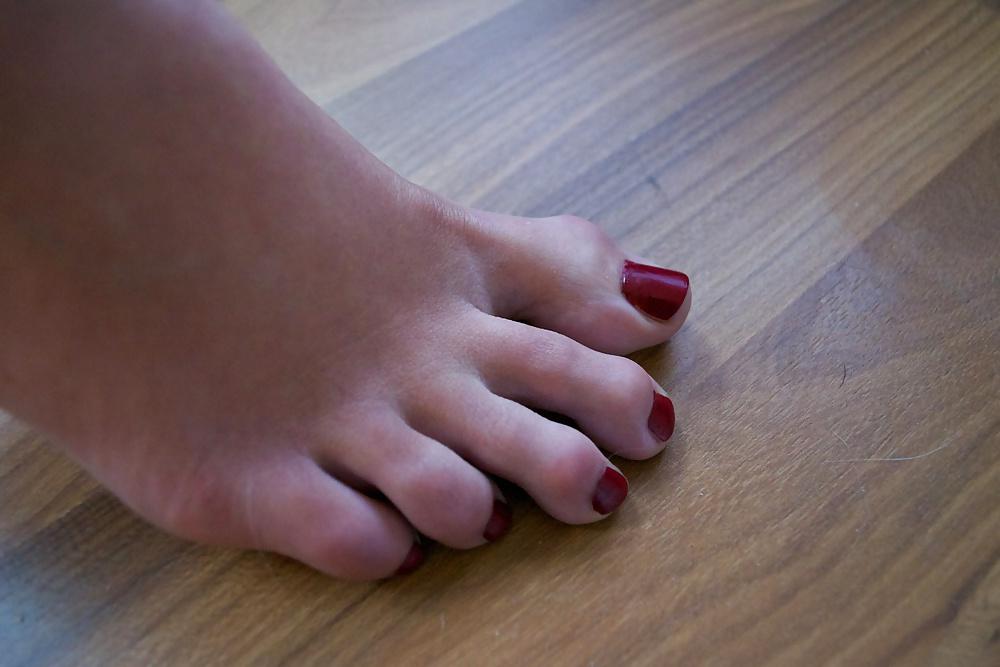 21P Jackie's bare feet and sexy toes