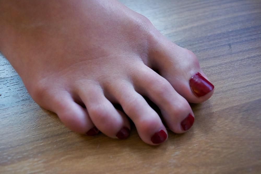 21P Jackie's bare feet and sexy toes