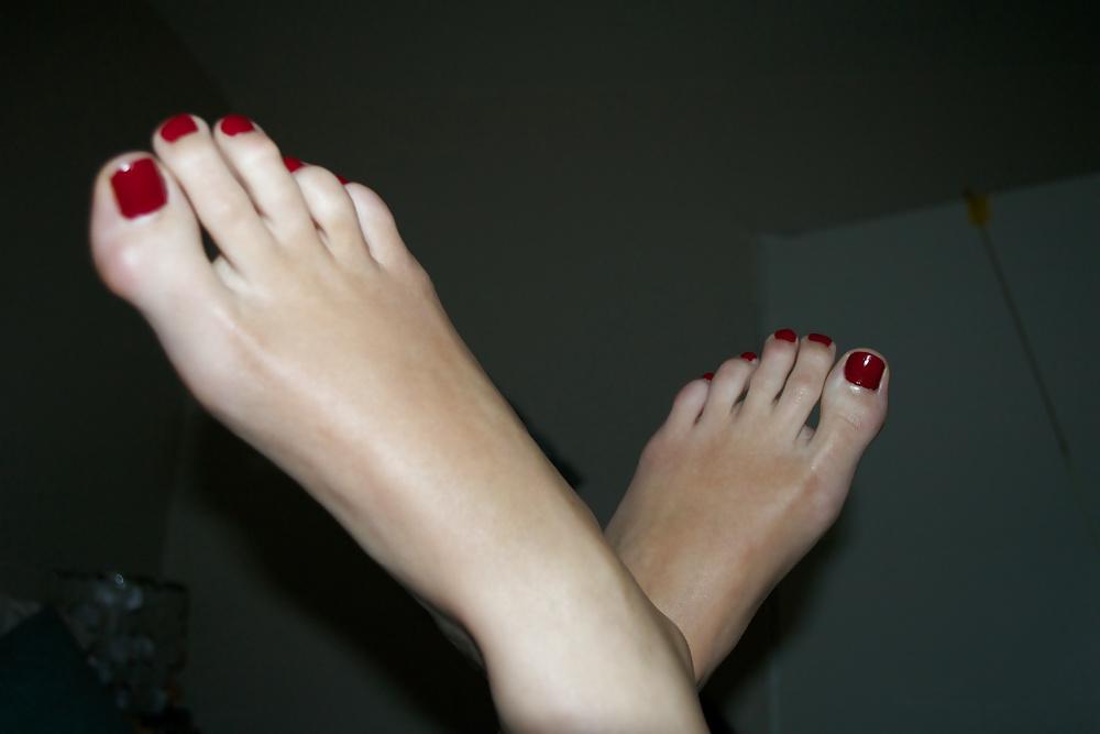 21P Jackie's bare feet and sexy toes