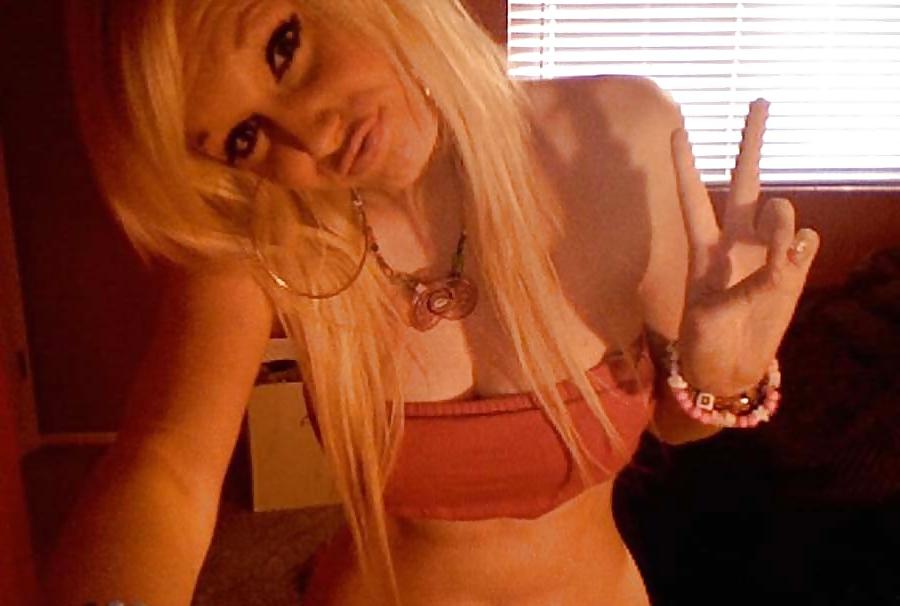 16P Katie (Sexy Emo Bitch)