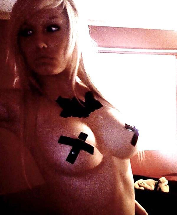 16P Katie (Sexy Emo Bitch)