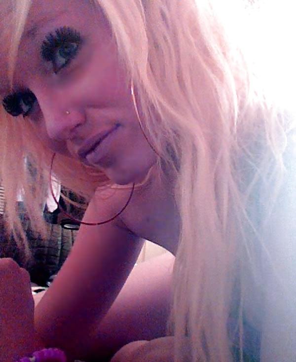 16P Katie (Sexy Emo Bitch)