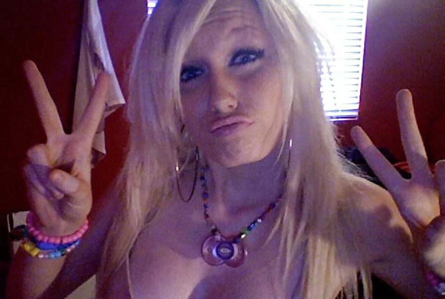16P Katie (Sexy Emo Bitch)