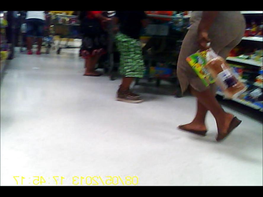 21P Curvy Black Diva in Wal Mart