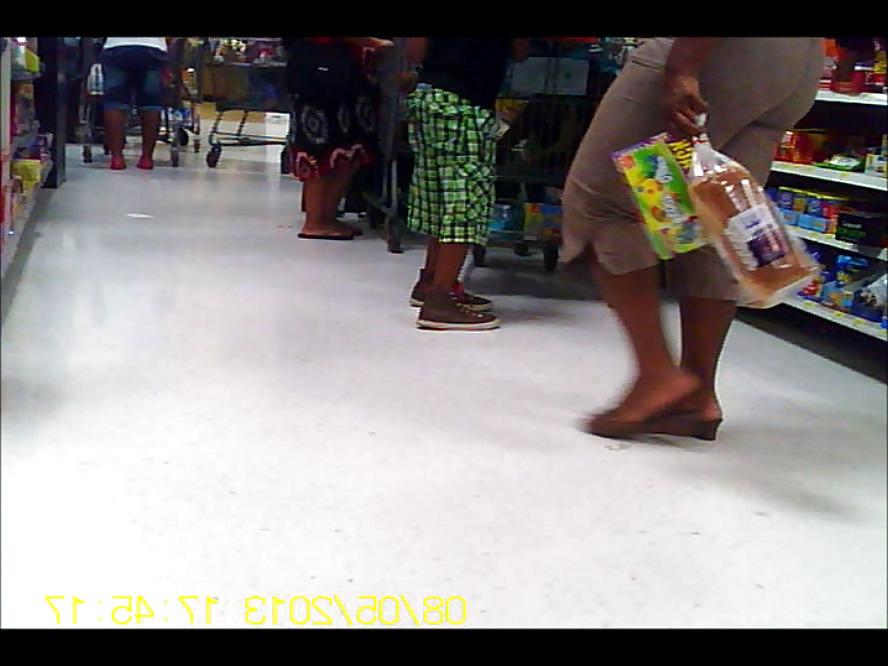 21P Curvy Black Diva in Wal Mart