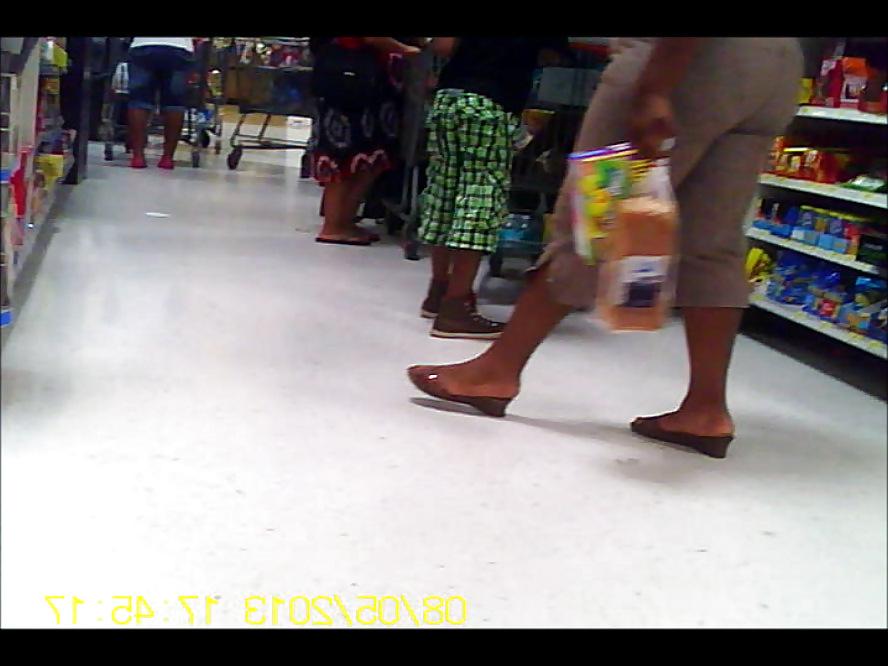 21P Curvy Black Diva in Wal Mart