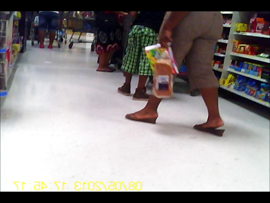 21P Curvy Black Diva in Wal Mart