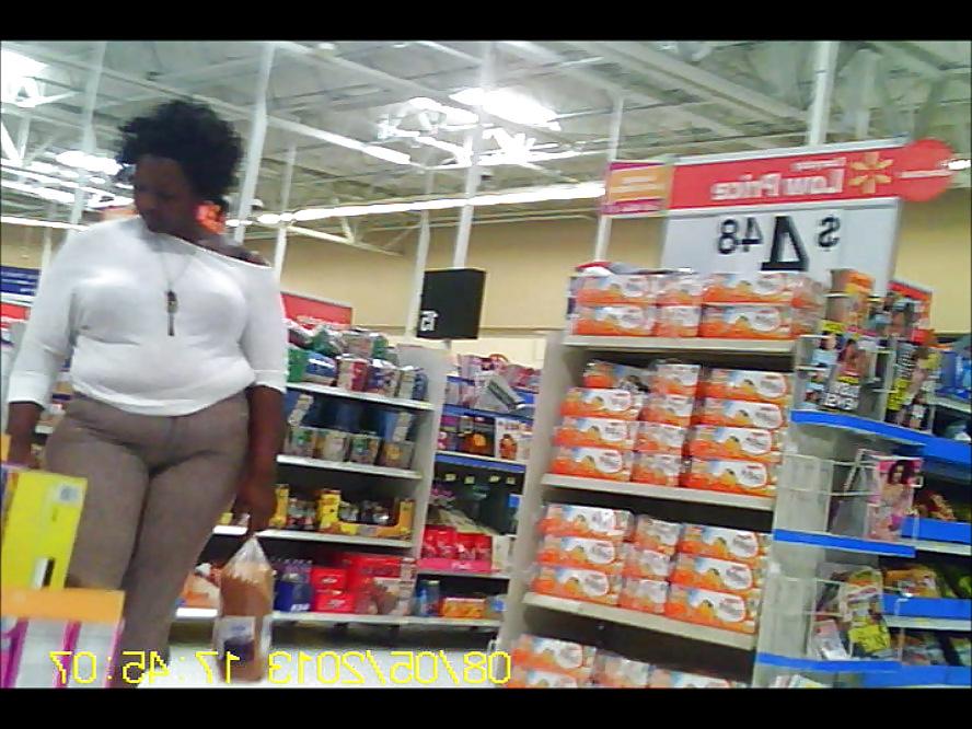 21P Curvy Black Diva in Wal Mart