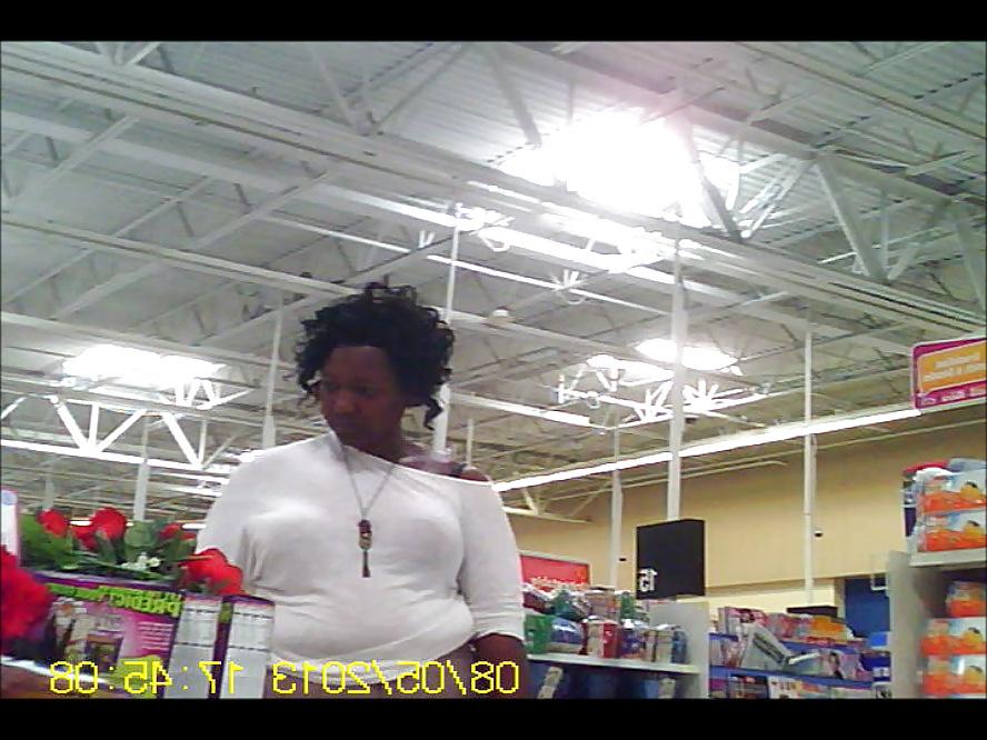 21P Curvy Black Diva in Wal Mart