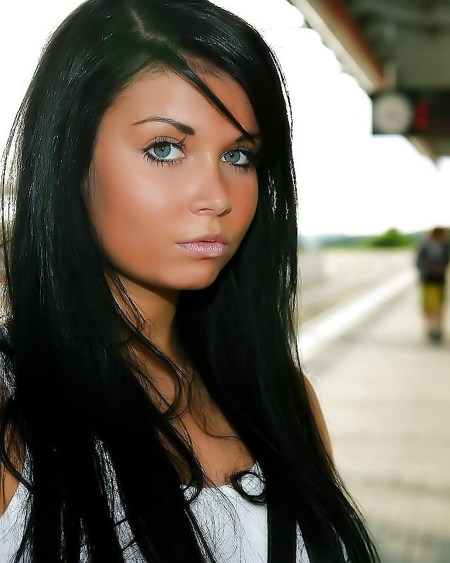 15P She poses nude in public undefined