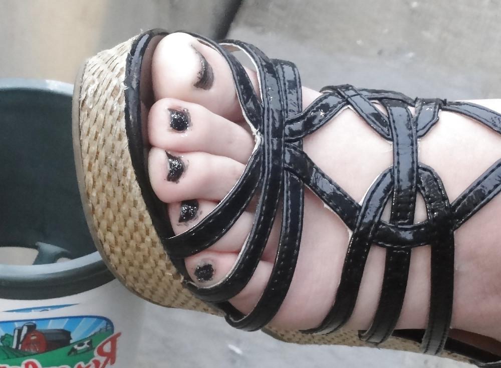 25P Feet-various candids