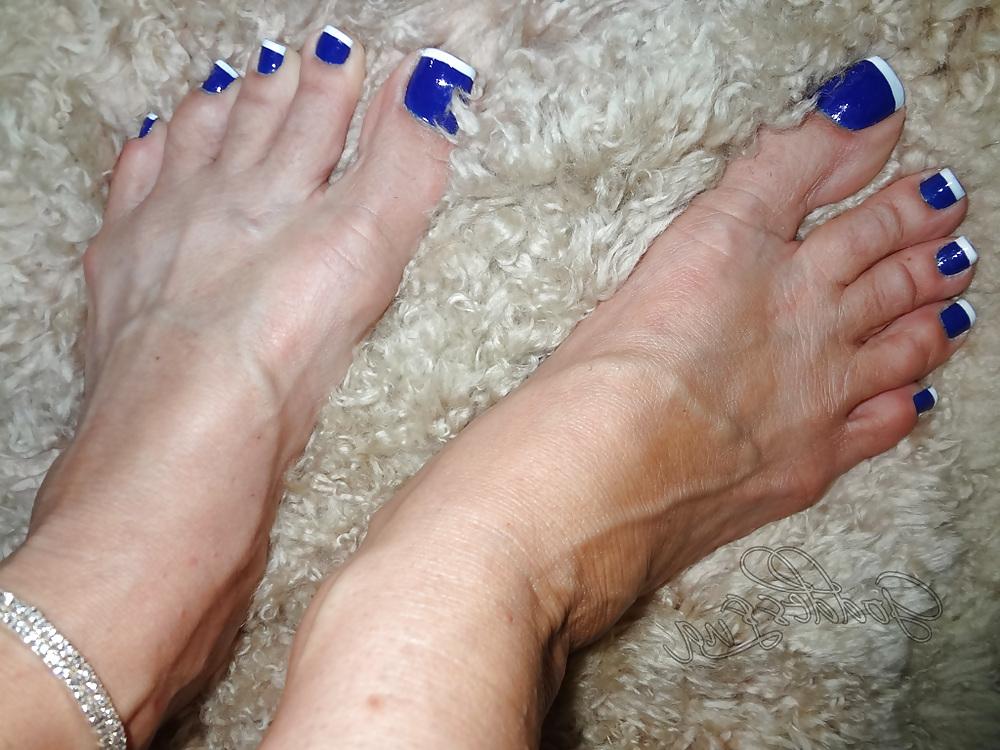 12P Feet Goddess