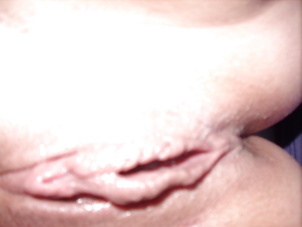 25P Girl with a beautiful pussy