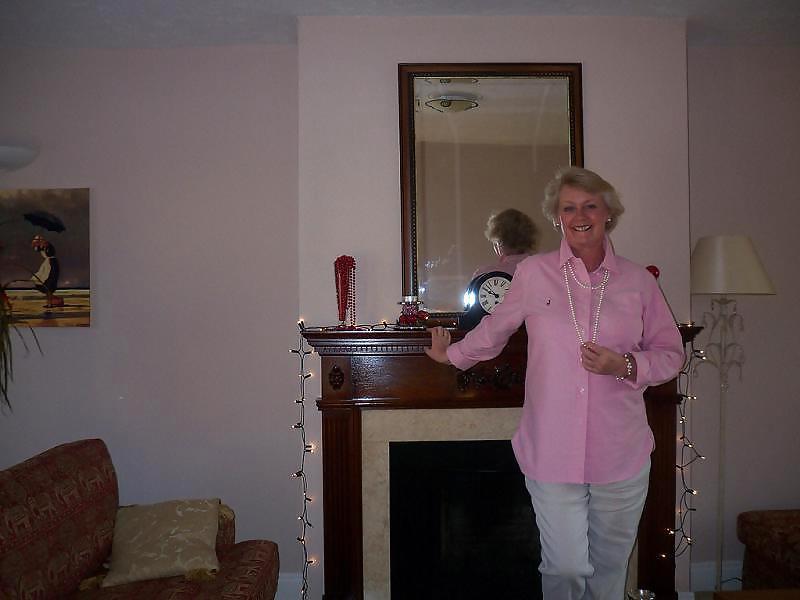 25P British MILF Wife Alison