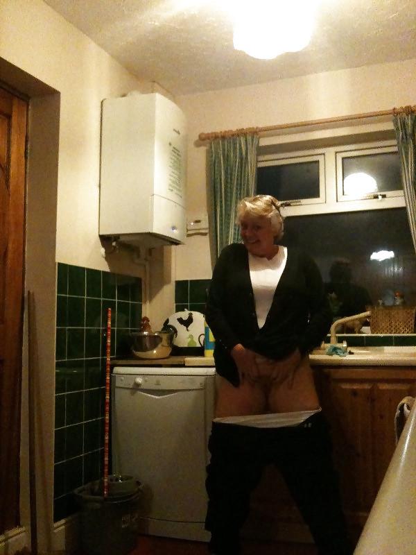 25P British MILF Wife Alison