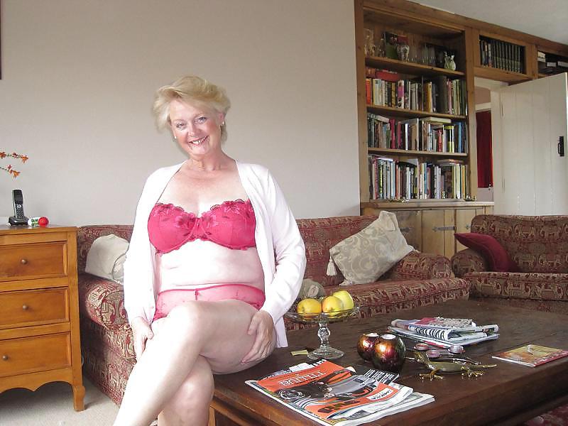25P British MILF Wife Alison