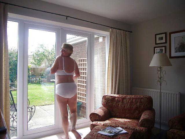 25P British MILF Wife Alison