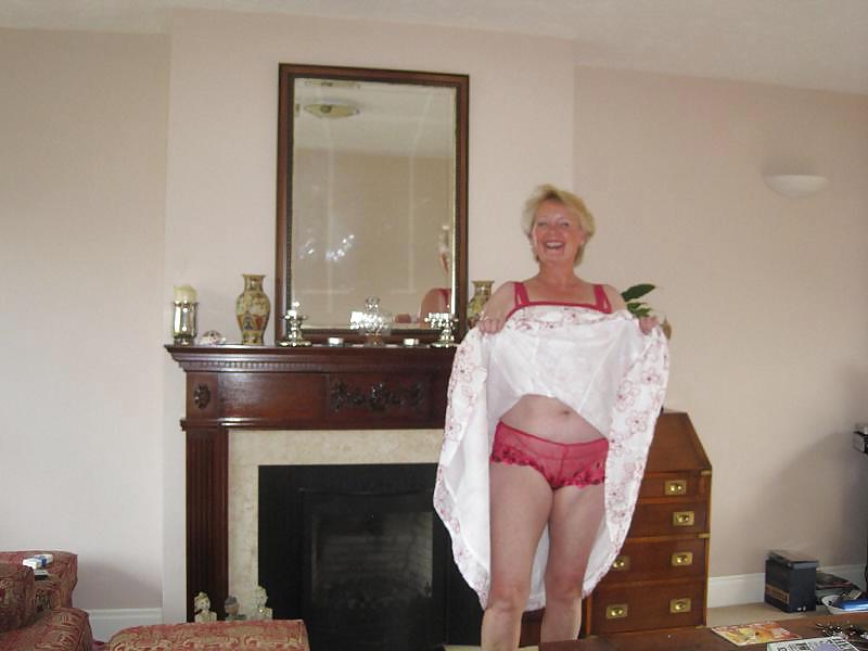 25P British MILF Wife Alison