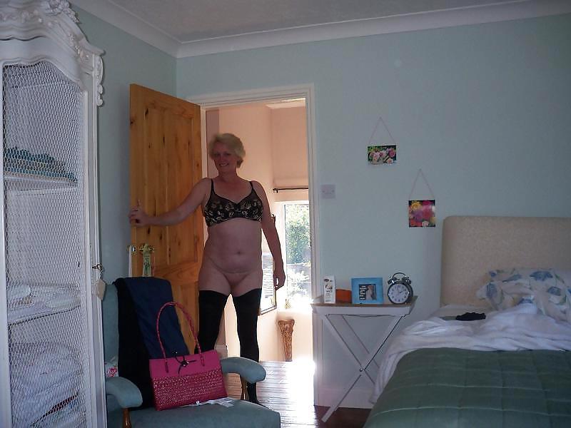 25P British MILF Wife Alison