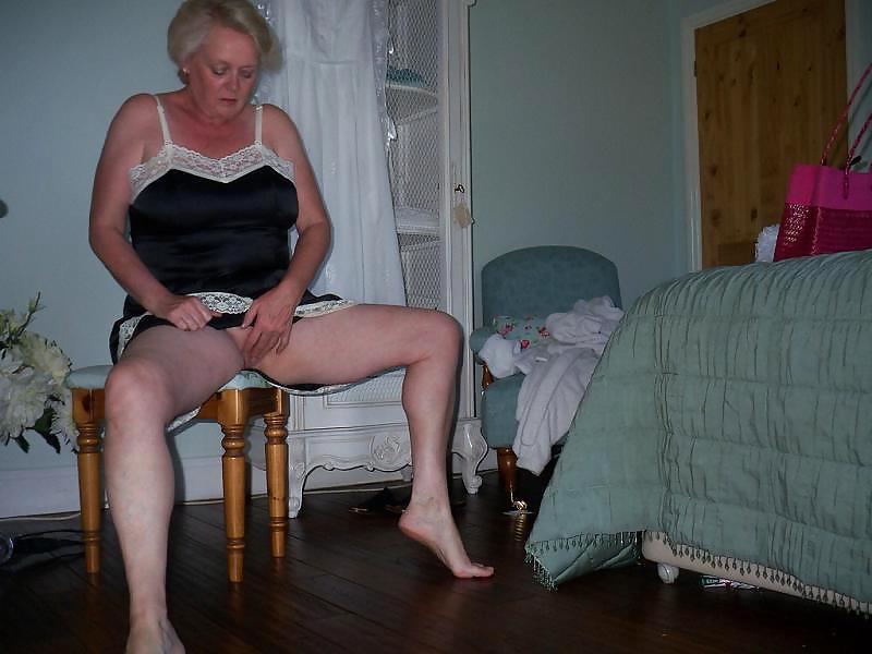 25P British MILF Wife Alison