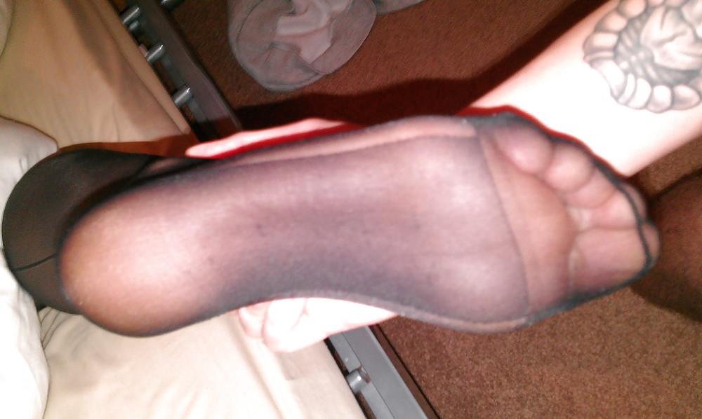 24P Nylons, heels, legs and feet