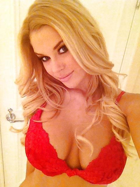 25P Teen Facebook Selfshots - Real Amatuers