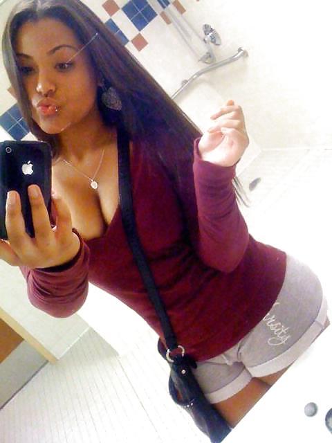 25P Teen Facebook Selfshots - Real Amatuers