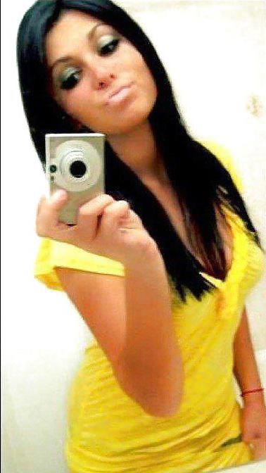 25P Teen Facebook Selfshots - Real Amatuers