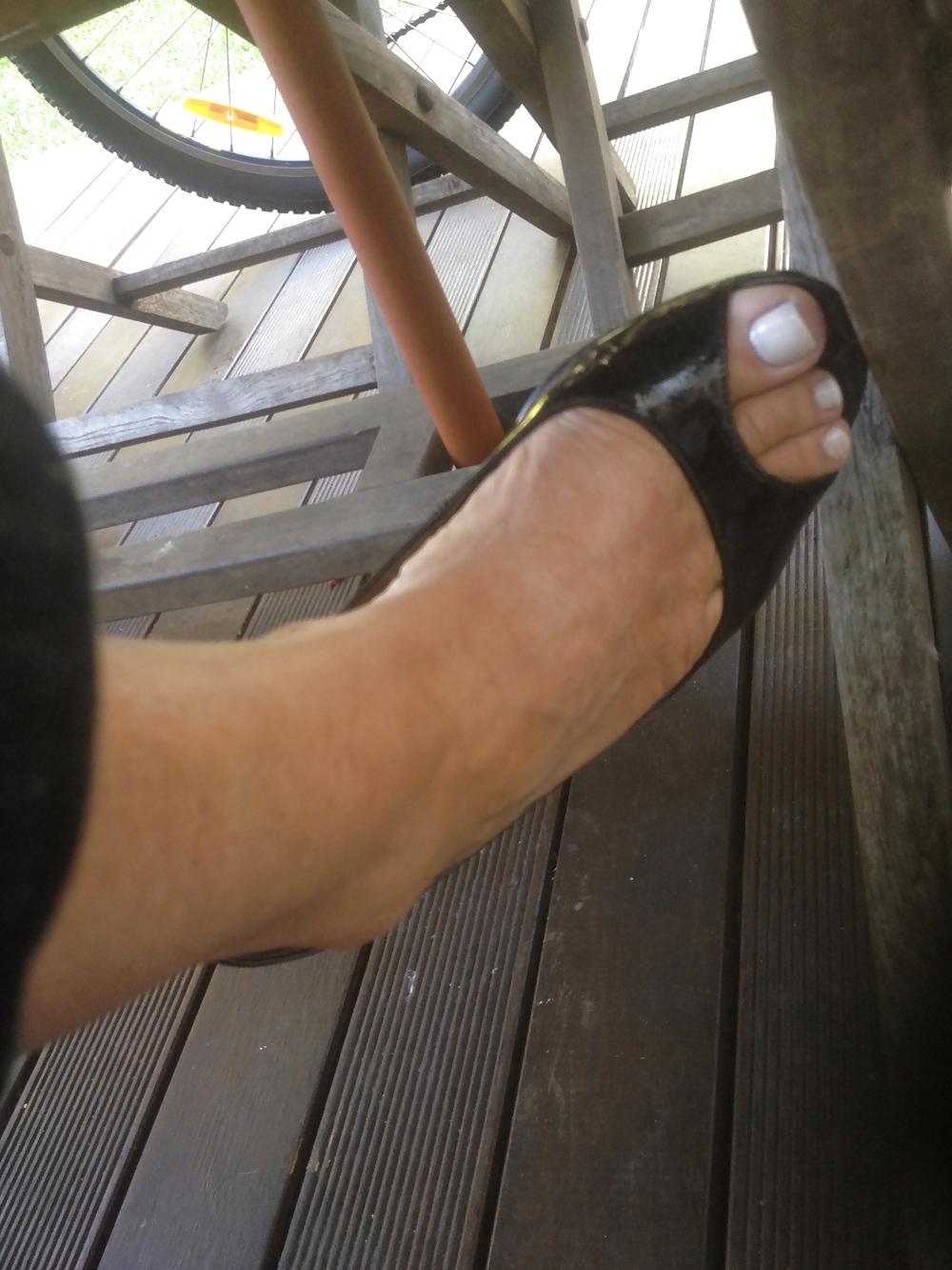 25P Mmmmmmmmmmmmm enjoying Michelle's sexy feet and shoes..