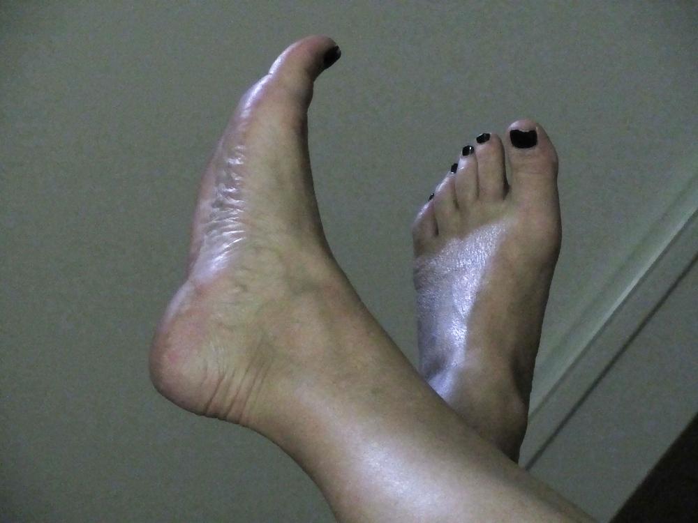 25P Mmmmmmmmmmmmm enjoying Michelle's sexy feet and shoes..
