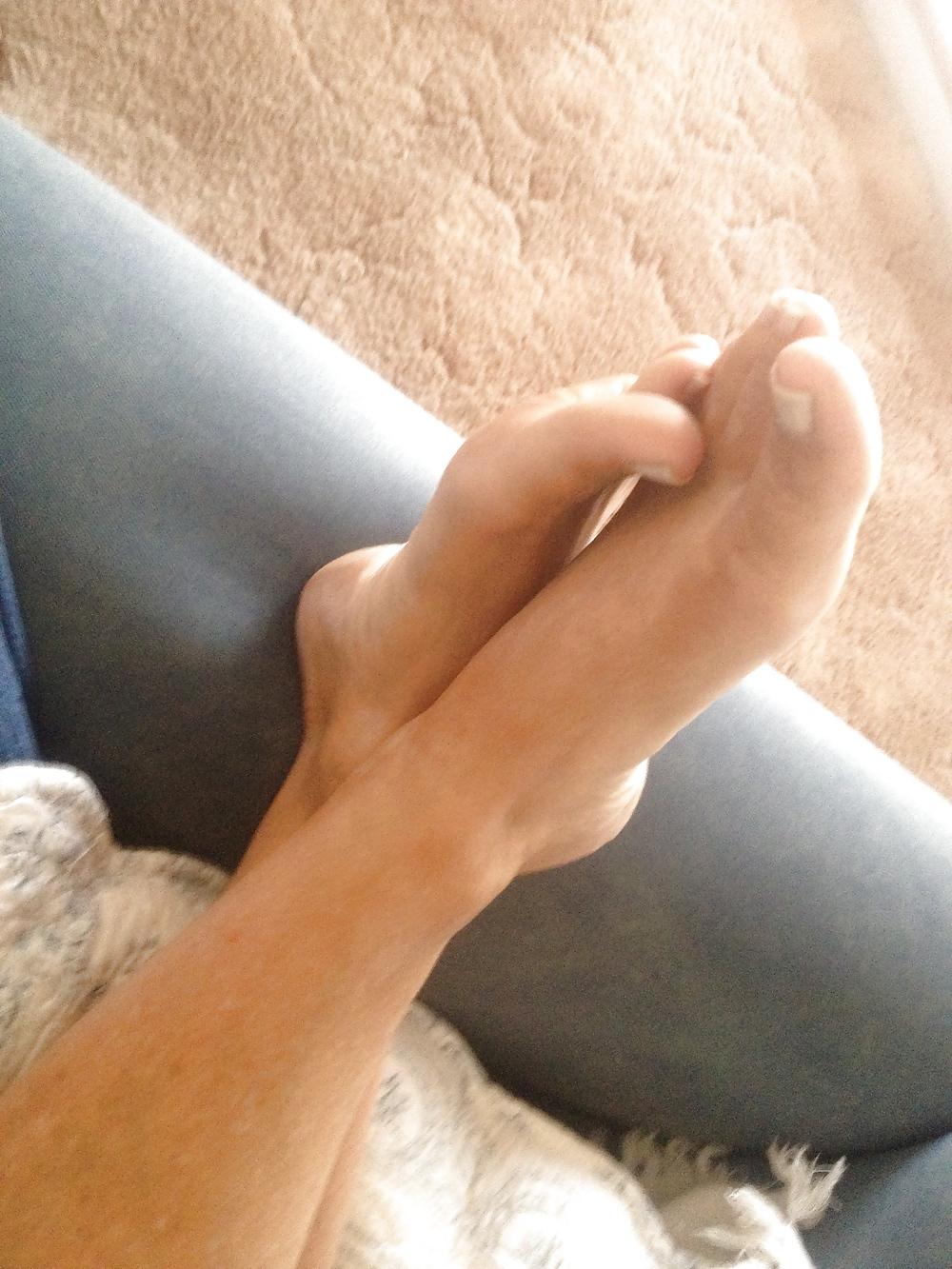 25P Mmmmmmmmmmmmm enjoying Michelle's sexy feet and shoes..