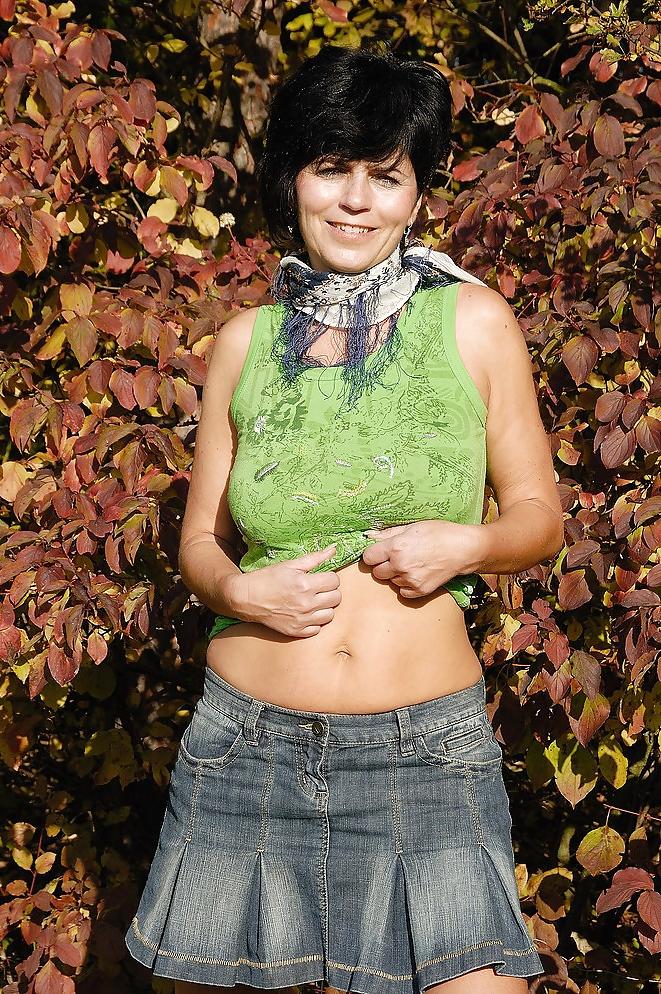 16P Evelin Sexy Mom 2