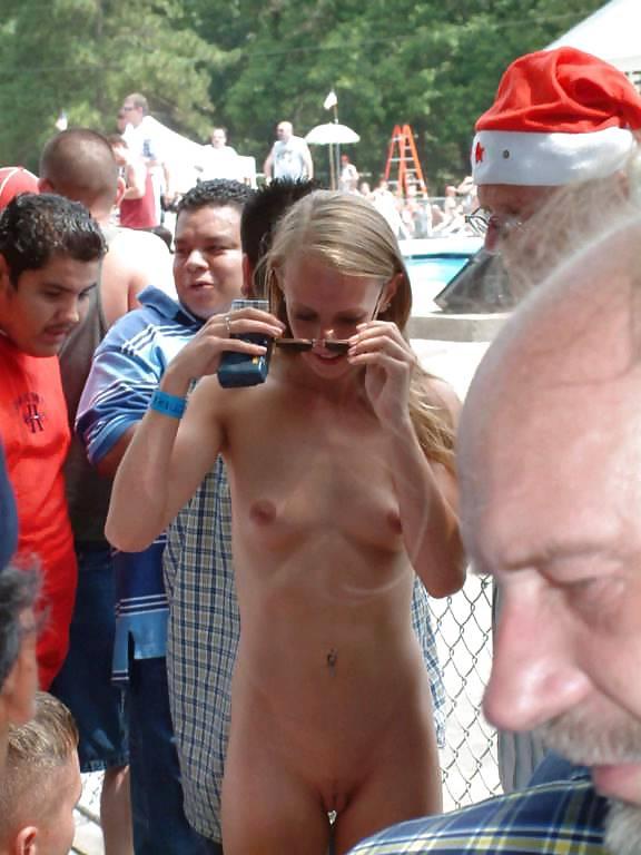 25P NAKED IN PUBLIC