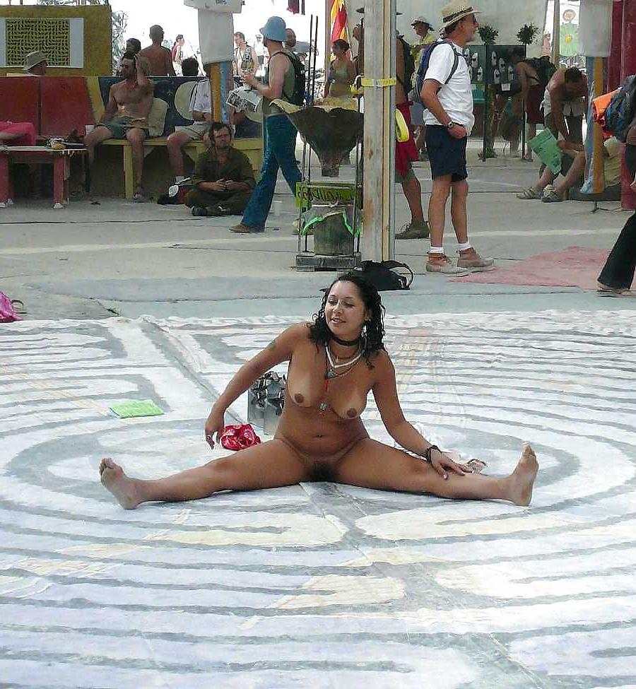 25P NAKED IN PUBLIC