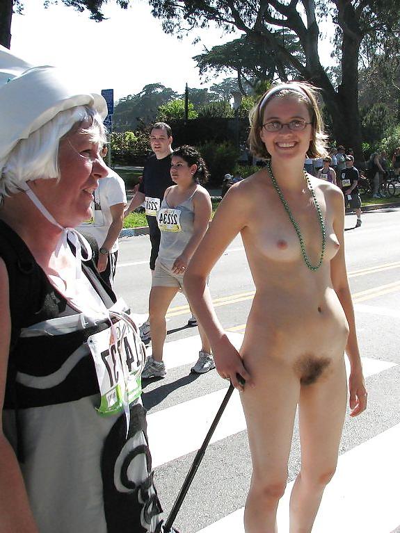 25P NAKED IN PUBLIC