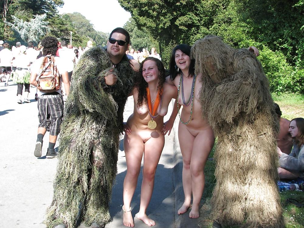 25P NAKED IN PUBLIC