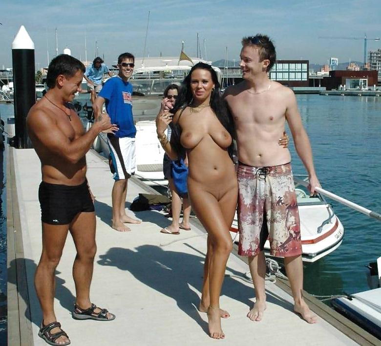 25P NAKED IN PUBLIC