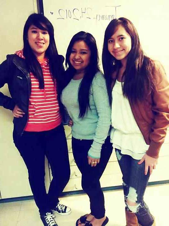 22P Mexican teen yvette and friends feet