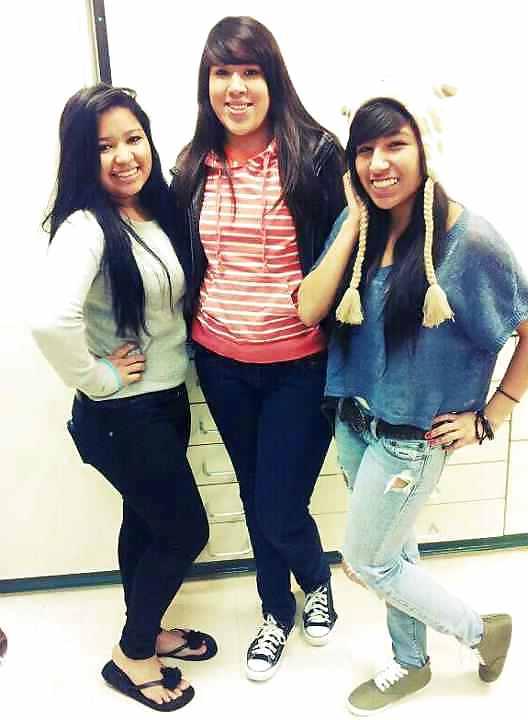 22P Mexican teen yvette and friends feet