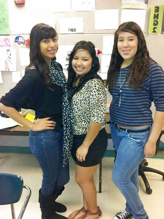 22P Mexican teen yvette and friends feet