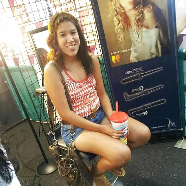 22P Mexican teen yvette and friends feet