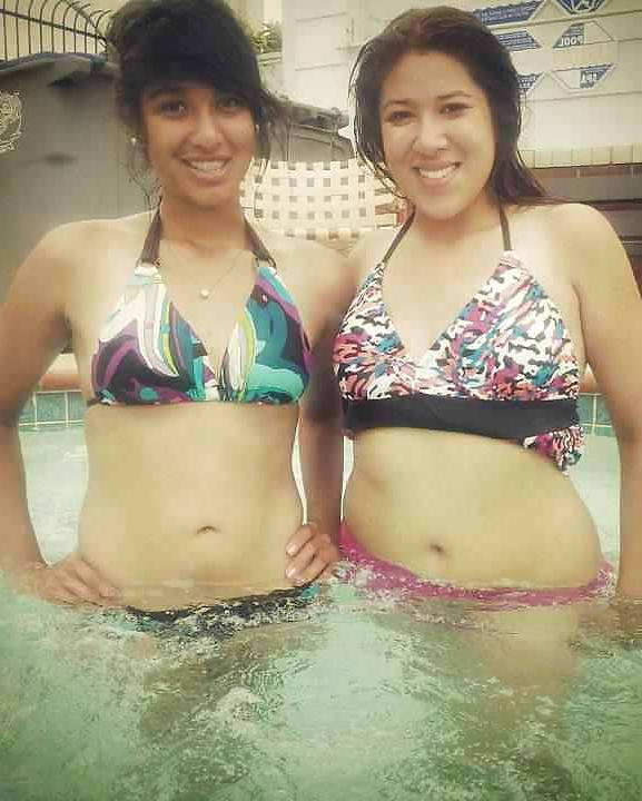 22P Mexican teen yvette and friends feet