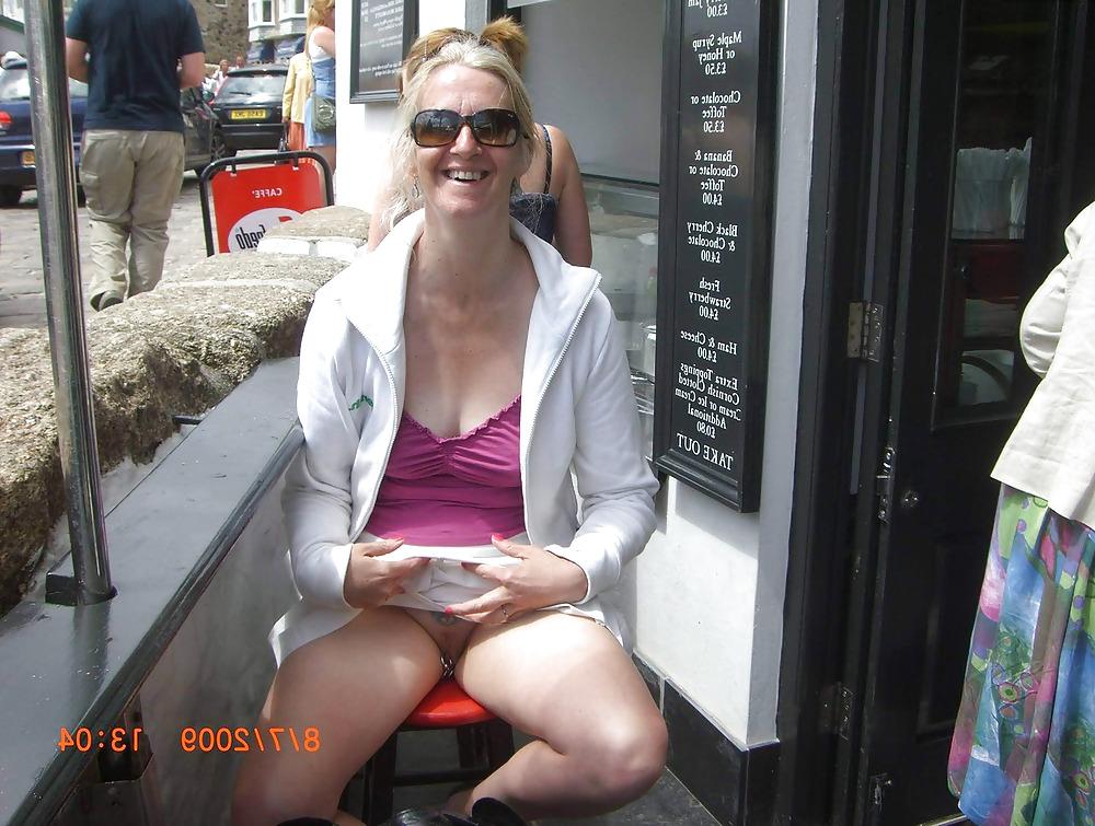 18P Naughty moms in public - N. C. 