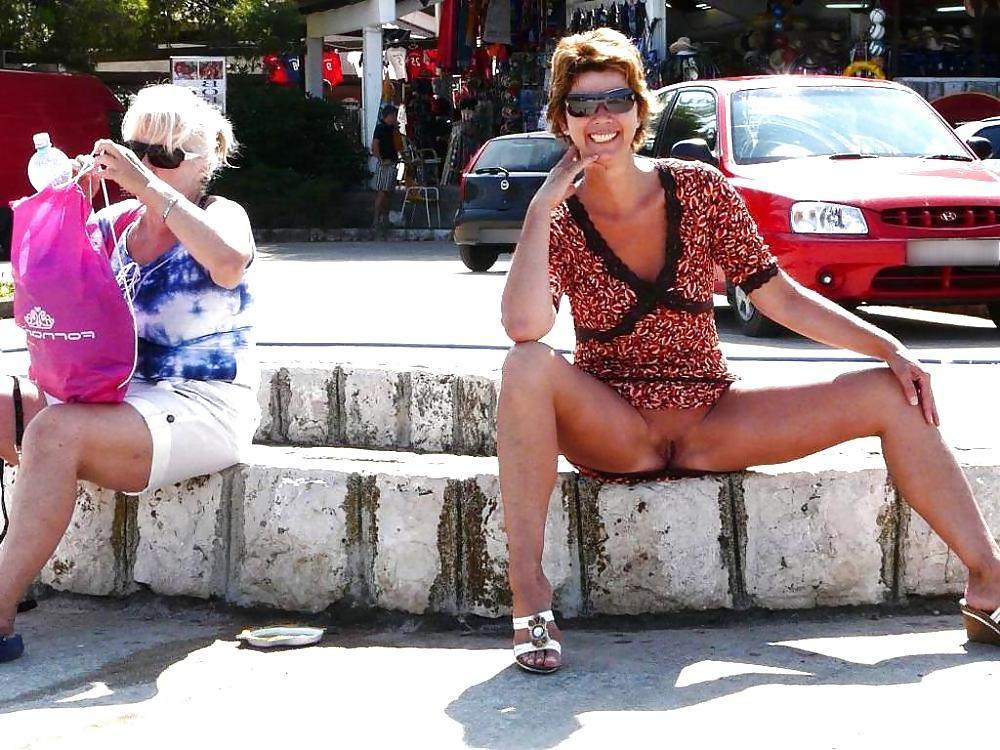 18P Naughty moms in public - N. C. 