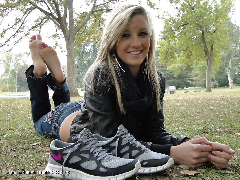 14P Sexy girls with sexy feet #3