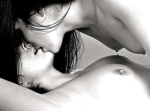 25P Hot lesbian Art