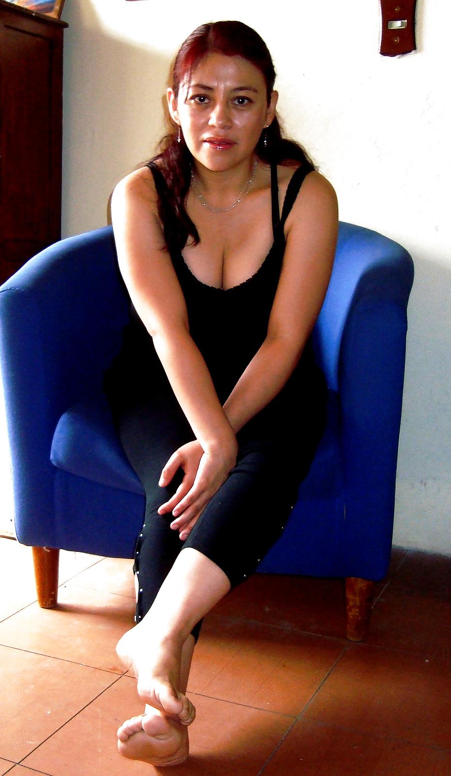 25P Sexy mexican feet