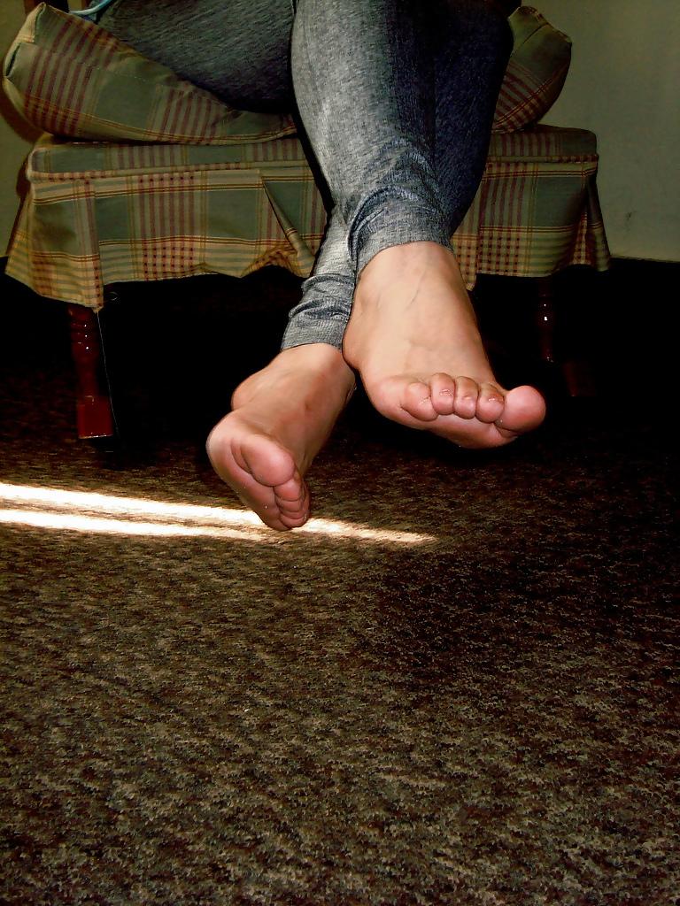 25P Sexy mexican feet