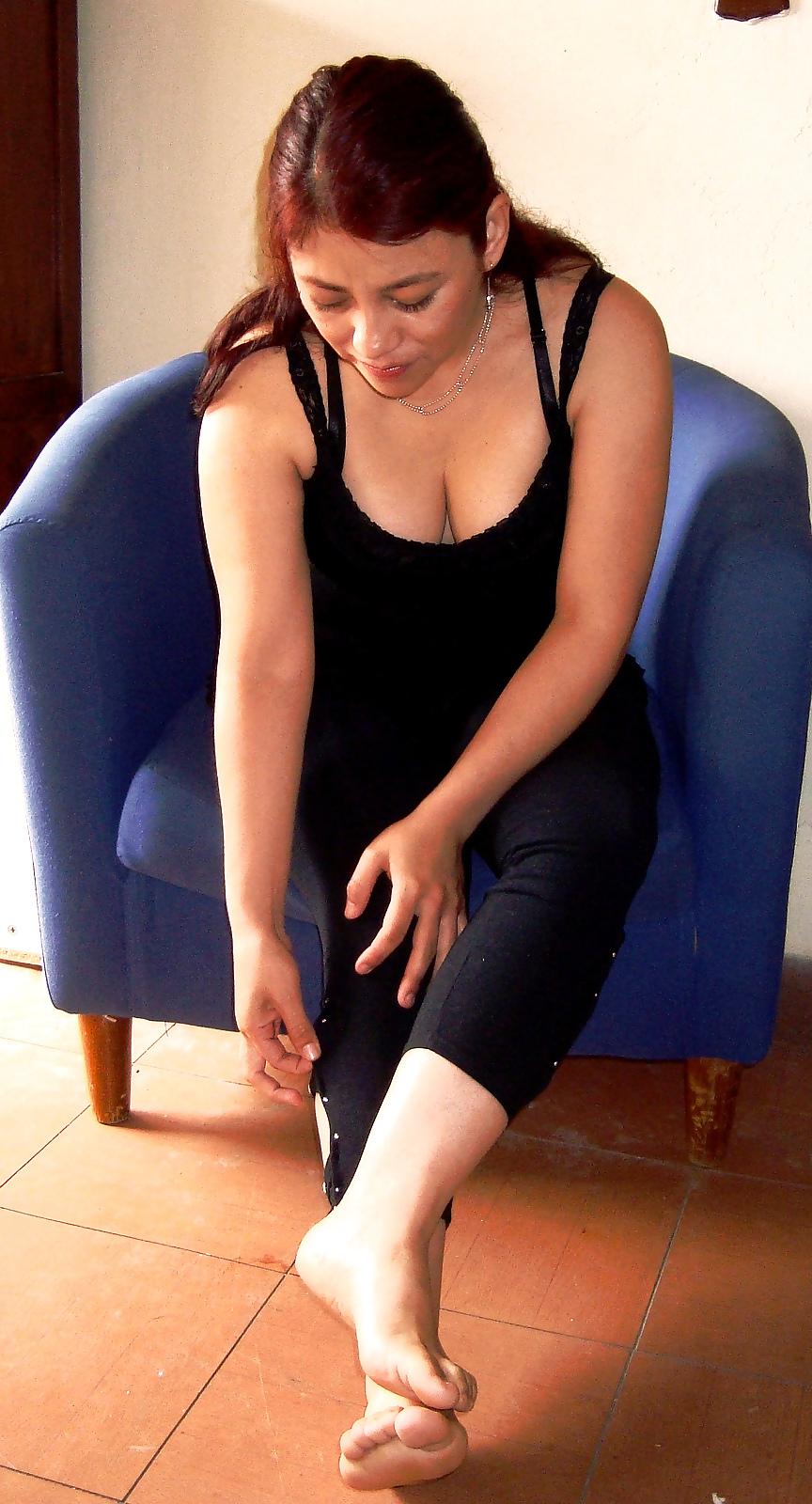 25P Sexy mexican feet